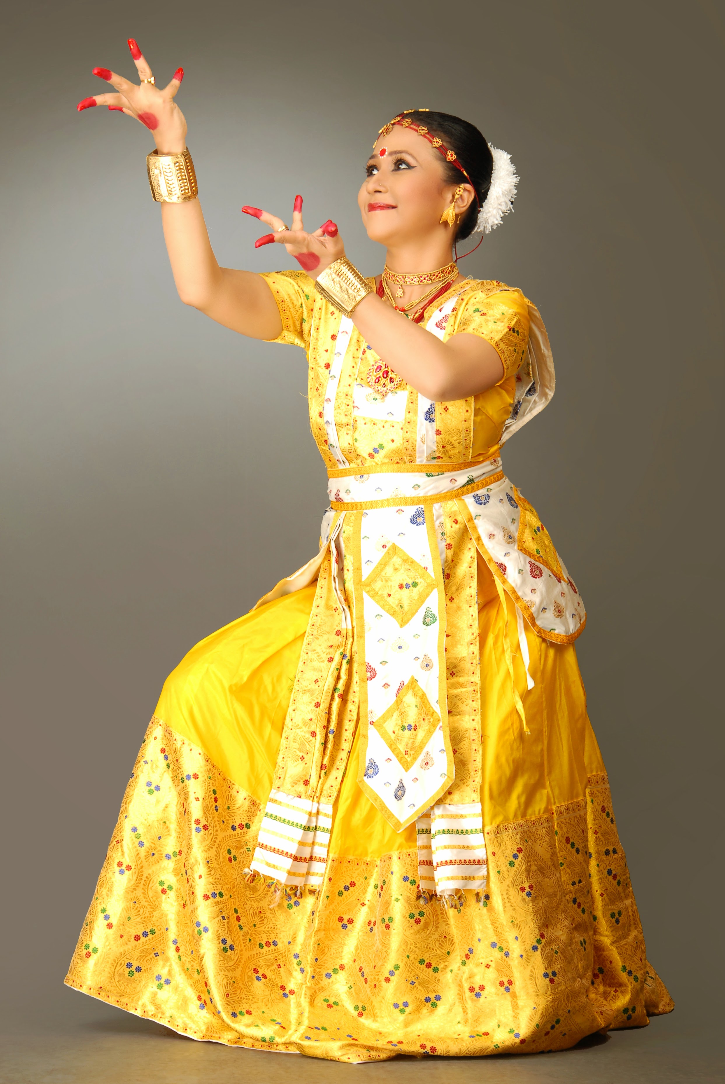 Madhusmita in a lahi ora pose of sattriya nritya