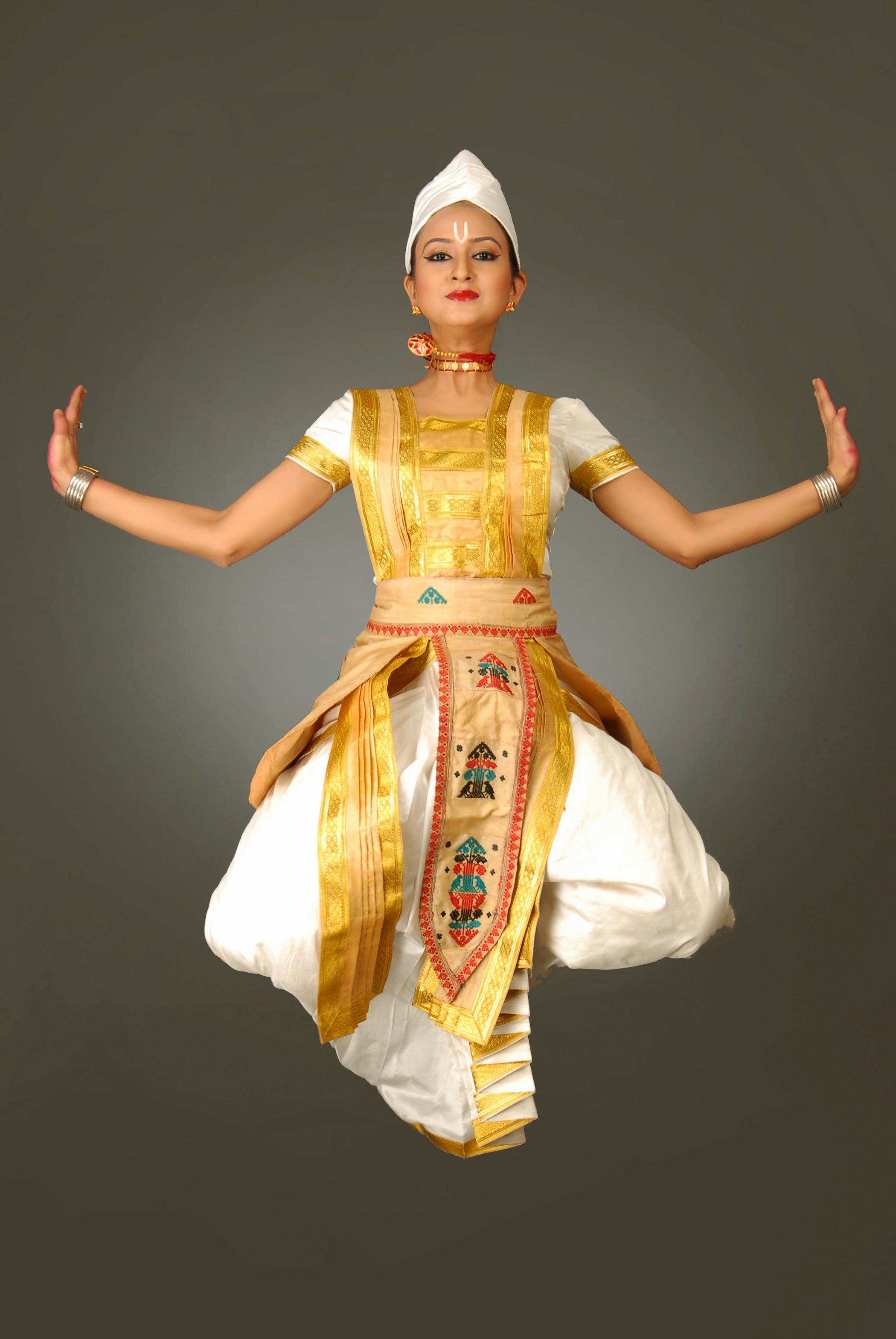 Perorona displaying Ura jap a basic stance of Sattriya